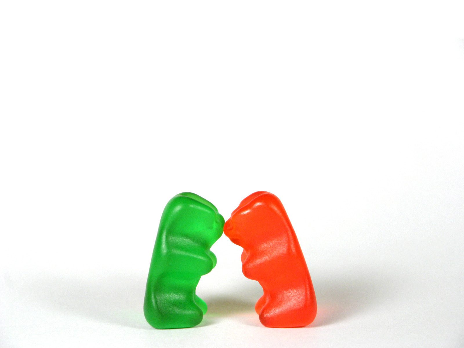 two gummi bears kissing